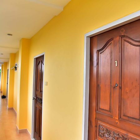 Sun Beach Guesthouse Prachuap Khiri Khan Exterior photo