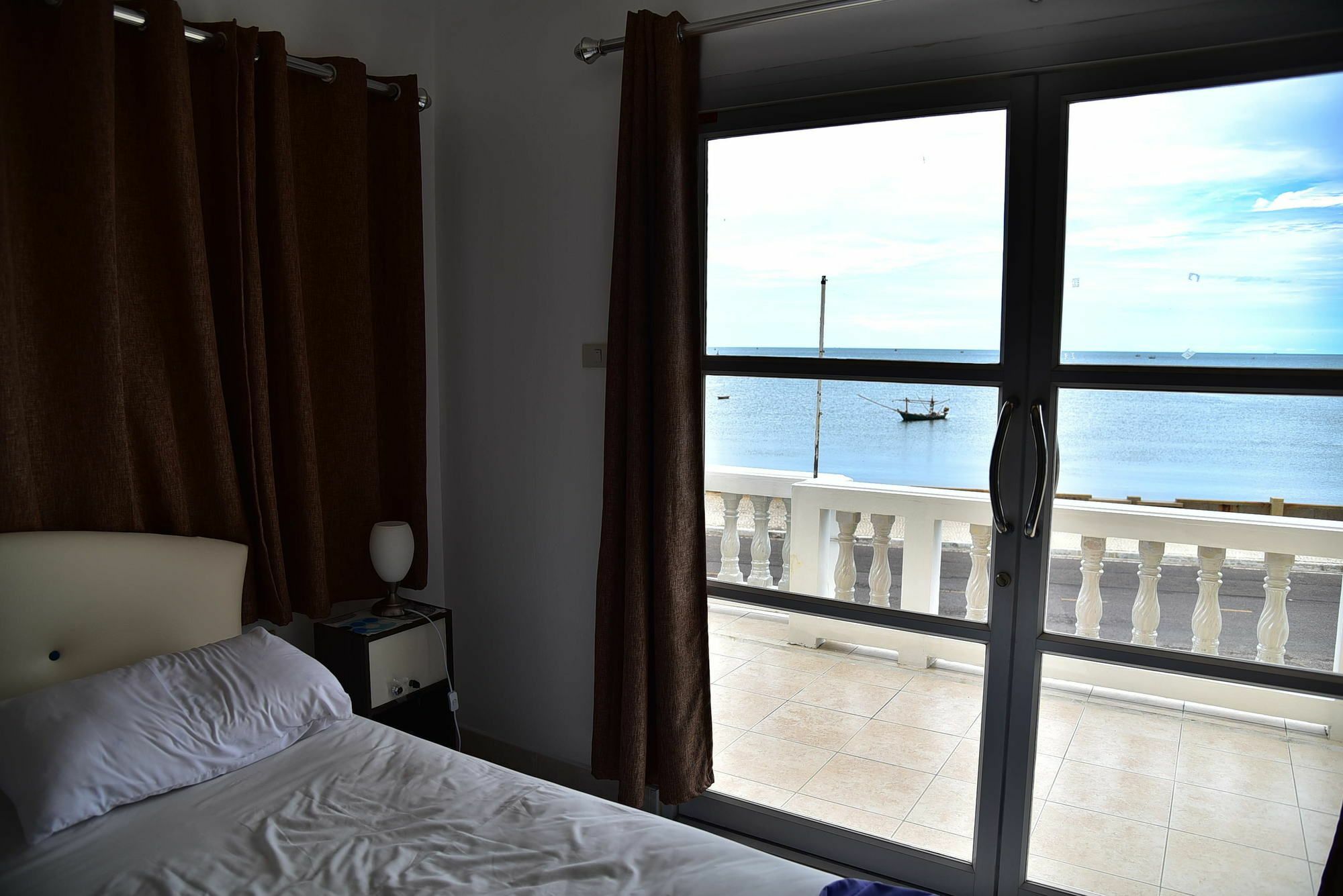 Sun Beach Guesthouse Prachuap Khiri Khan Exterior photo